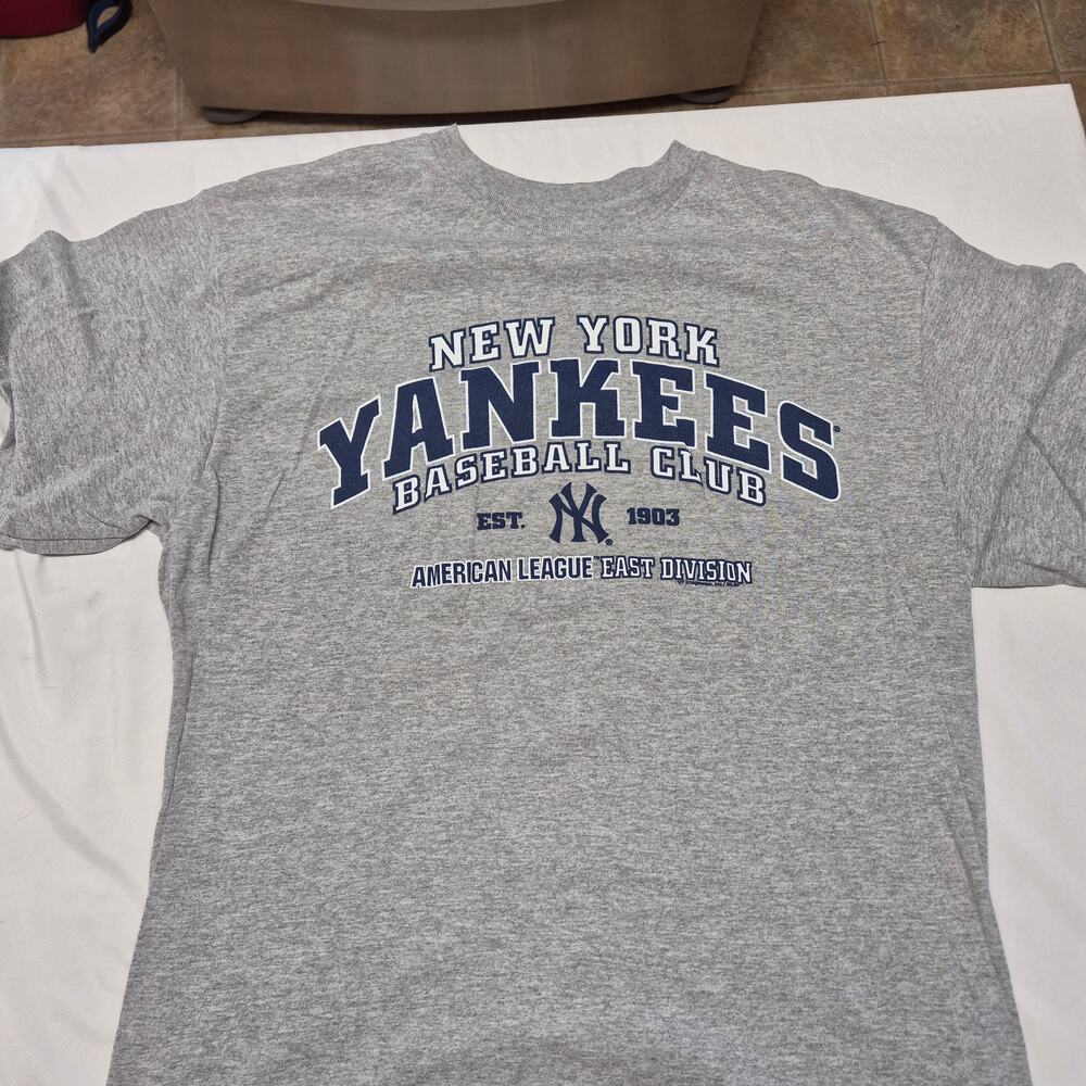 New York Yankees T-Shirt Men’s Large Gray MLB Baseball Club Genuine Merchandise